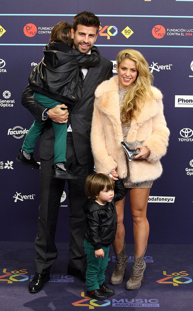 Shakira Gerard Pique And Sons Attend Los40 Music Awards E News